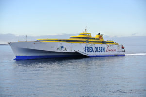 Uno de los barcos de Fred Olsen en Tenerife