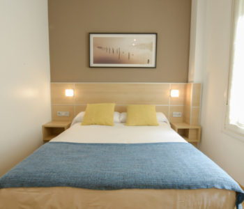 cama de la habitacion azul de la pension kursaal