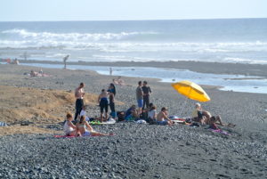 La Playa de Las Américas, mucha roca pero buenas olas!