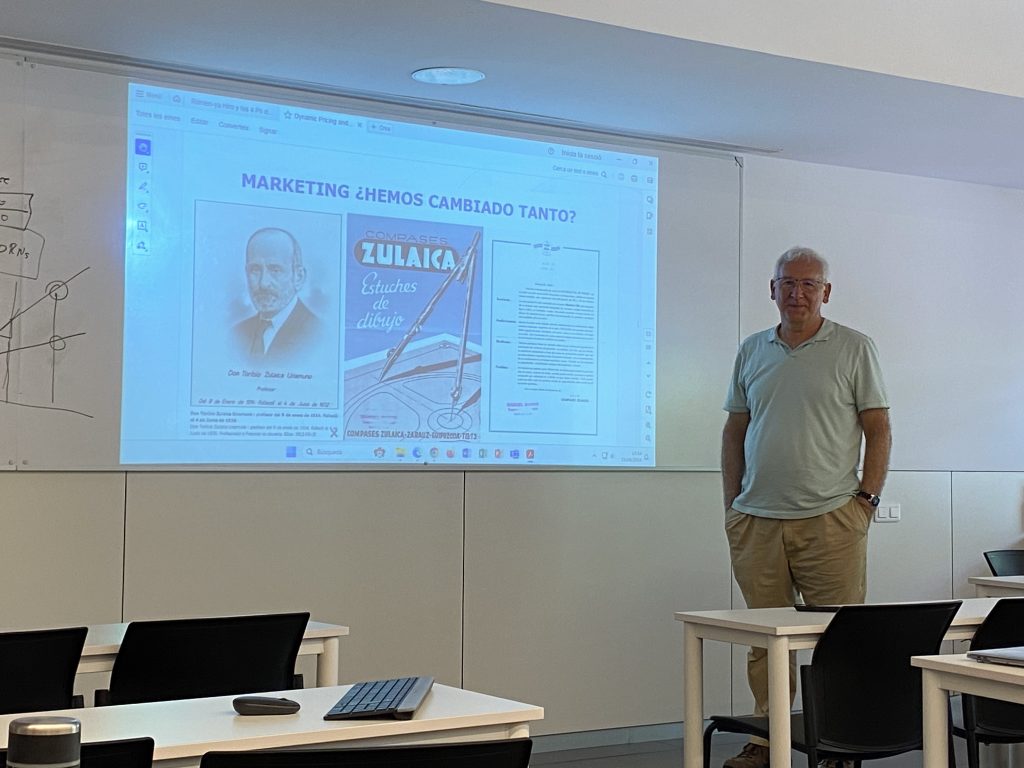 Felix Zulaica impartiendo el curso de Marketing en el CETT UB de Barcelona